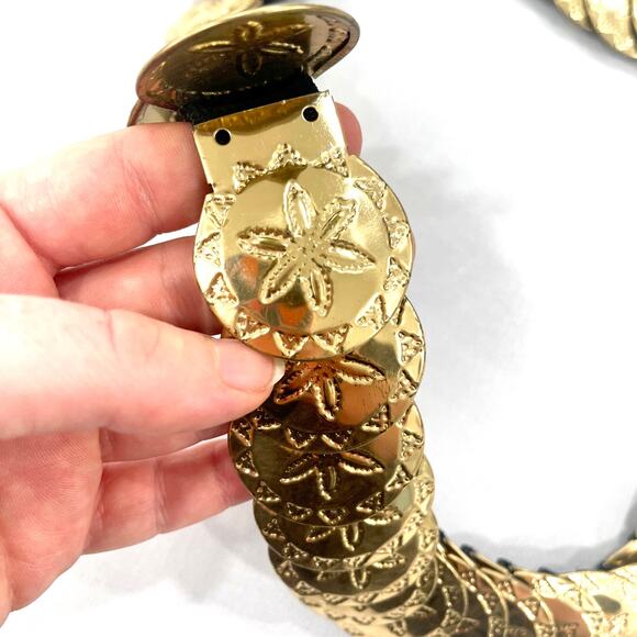 00s Vintage Gold Sand Dollar Medallion Belt - Picture 6 of 13